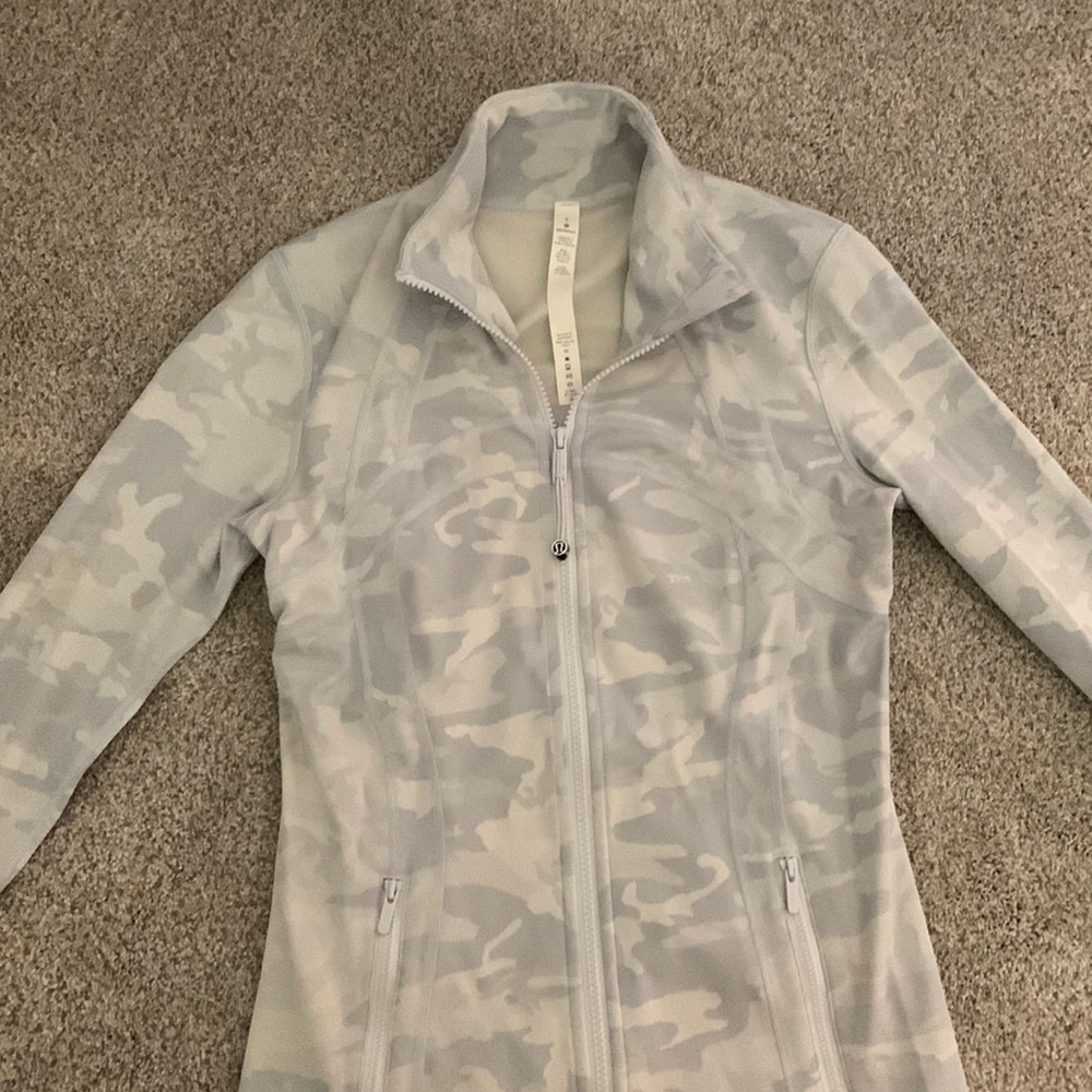 Lululemon define jacket size 8.